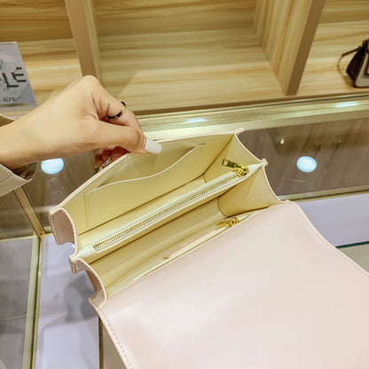 レター型押し クロスボディバッグ ファッション チェーンショルダーバッグ スイートデザイン スクエアバッグ レディース