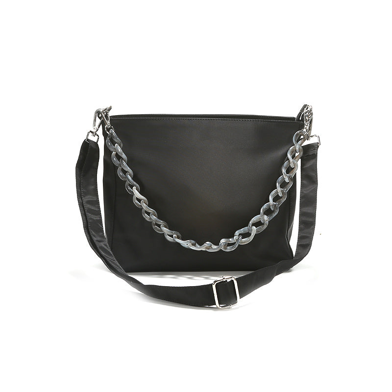 アクリルチェーン装飾 ショルダーバッグ 通勤・通学向け 大容量 クロスボディ スタイリッシュ レディースバッグ